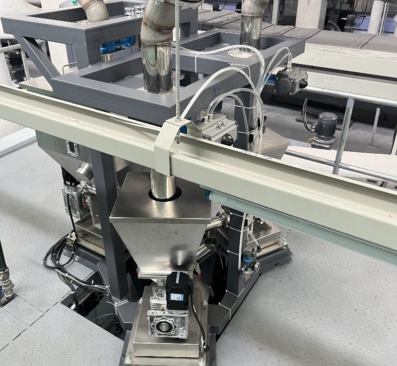 化纖色絲企業(yè)母粒機(jī)選擇:從性能到效益的全維度考量 化纖色絲企業(yè)母粒機(jī)選擇:從性能到效益的全維度考量